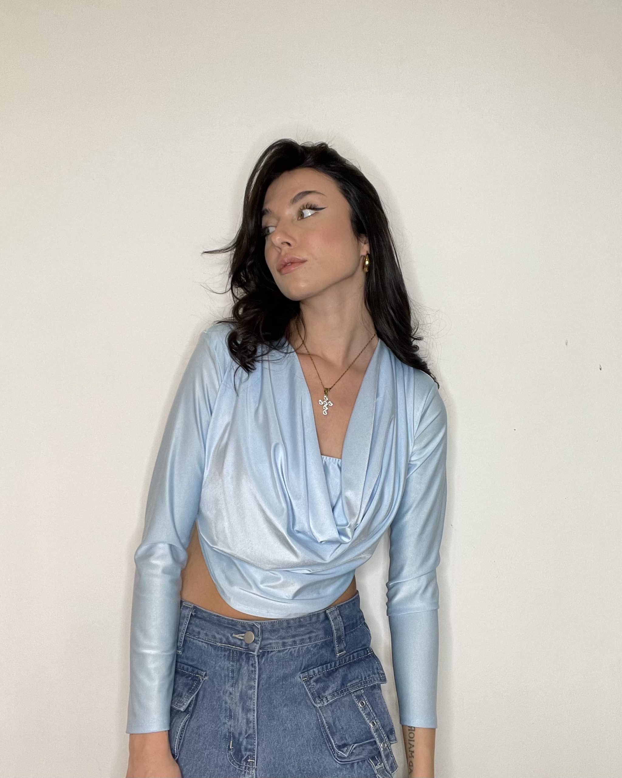 MAGLIA DRAPPEGGIATA AZZURRA